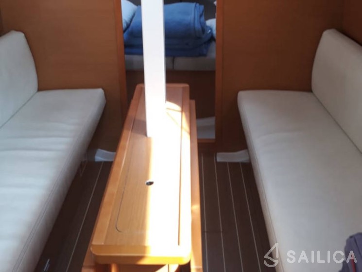 Sun Odyssey 33i - Yacht Charter Sailica