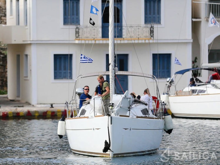 Sun Odyssey 33i - Yacht Charter Sailica