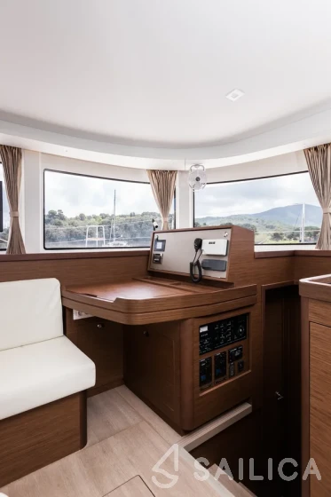 Lagoon 42 - Yacht Charter Sailica