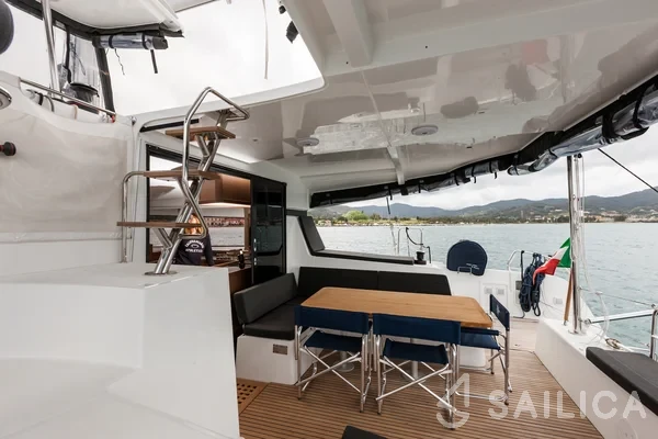 Lagoon 42 - Yacht Charter Sailica