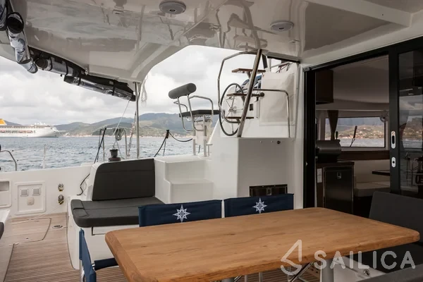 Lagoon 42 - Yacht Charter Sailica
