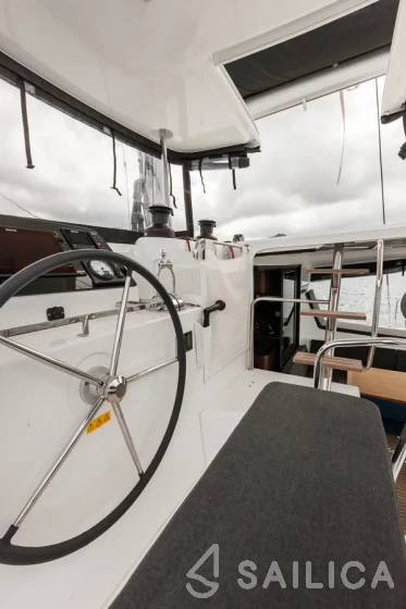 Lagoon 42 - Yacht Charter Sailica