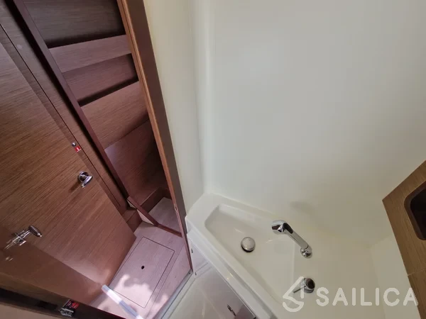 Lagoon 42 - Yacht Charter Sailica