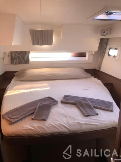 Lagoon 42 - Yacht Charter Sailica