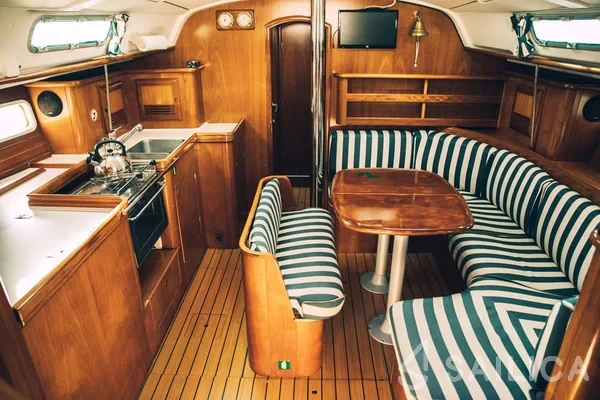 Oceanis 411 Clipper - Yacht Charter Sailica