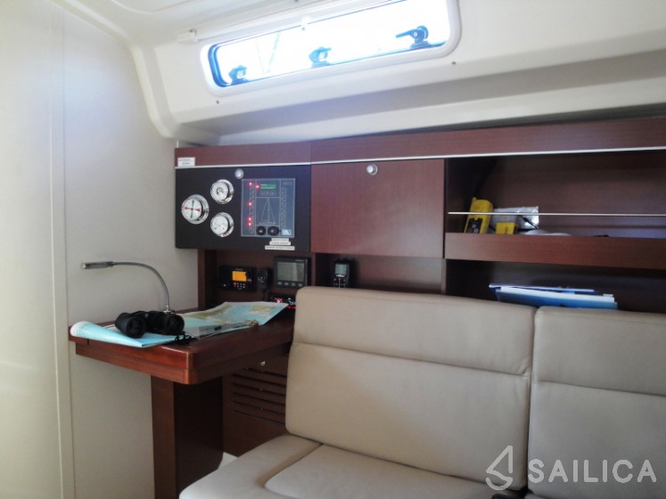Hanse 385 - Yacht Charter Sailica
