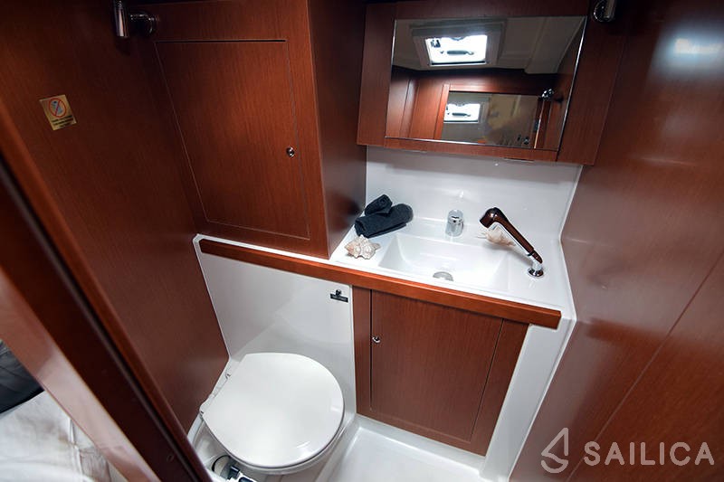 Oceanis 41.1 - Yacht Charter Sailica