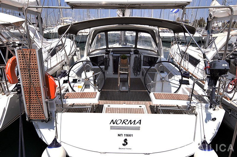 Oceanis 41.1 - Yacht Charter Sailica