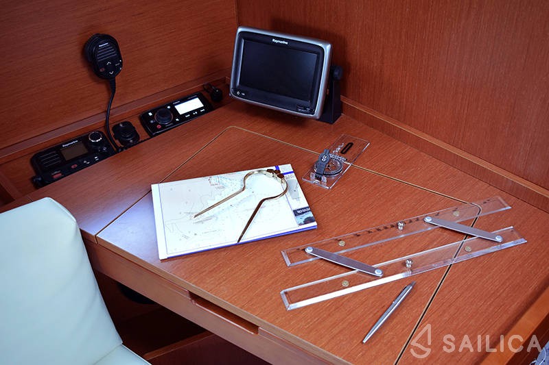 Oceanis 41.1 - Yacht Charter Sailica