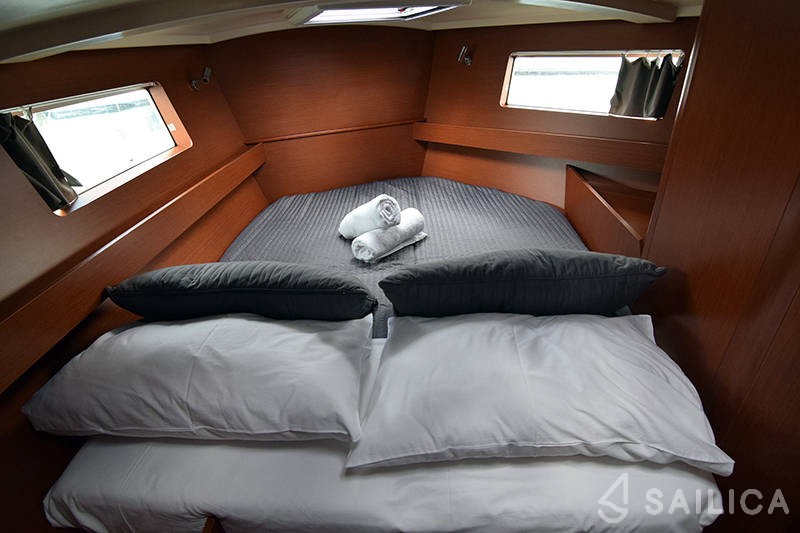 Oceanis 41.1 - Yacht Charter Sailica