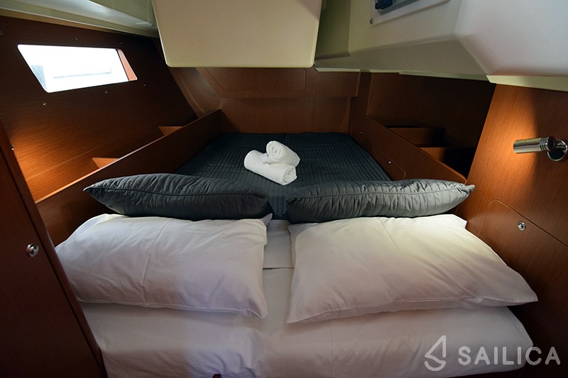 Oceanis 41.1 - Yacht Charter Sailica