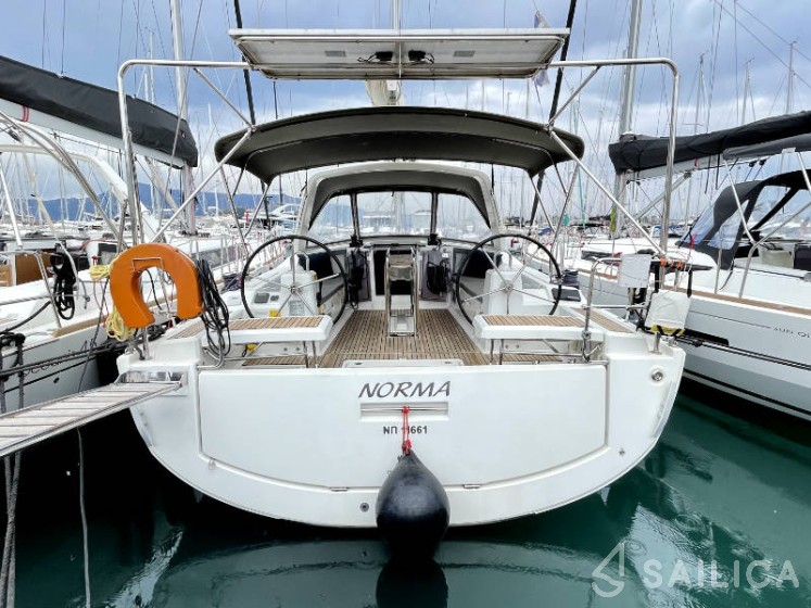 Oceanis 41.1 - Yacht Charter Sailica
