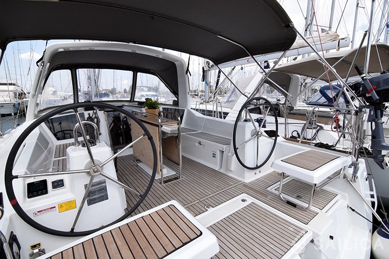 Oceanis 41.1 - Yacht Charter Sailica