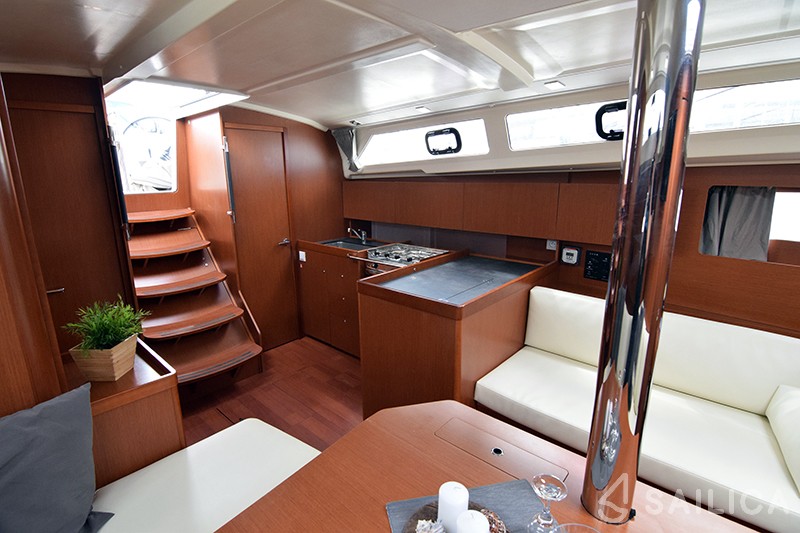 Oceanis 41.1 - Yacht Charter Sailica