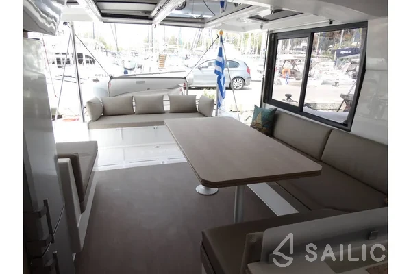 Bali 4.1 - Yacht Charter Sailica