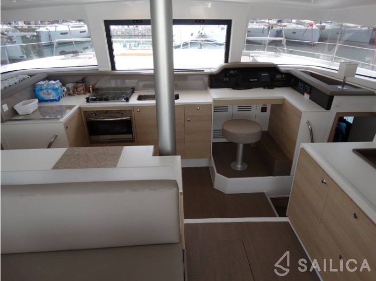 Bali 4.1 - Yacht Charter Sailica