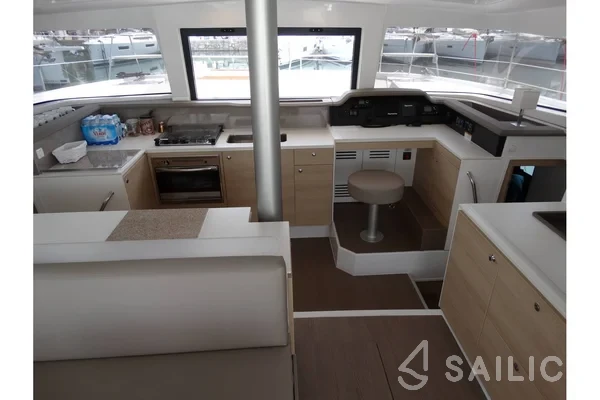 Bali 4.1 - Yacht Charter Sailica