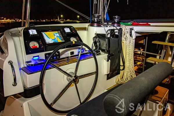 Lagoon 42 - Yacht Charter Sailica