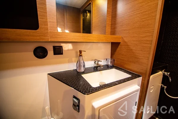 Lagoon 42 - Yacht Charter Sailica