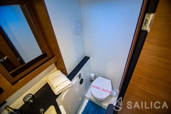 Lagoon 42 - Yacht Charter Sailica