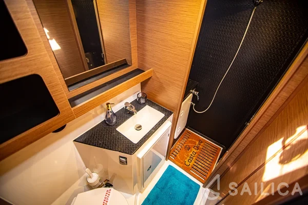 Lagoon 42 - Yacht Charter Sailica