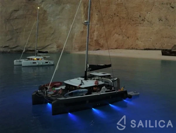 Lagoon 42 - Yacht Charter Sailica