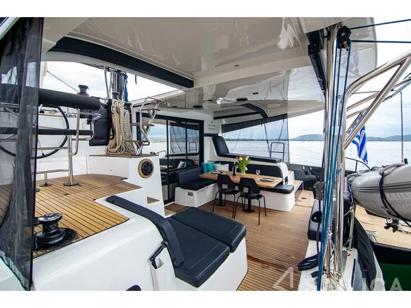 Lagoon 42 - Yacht Charter Sailica