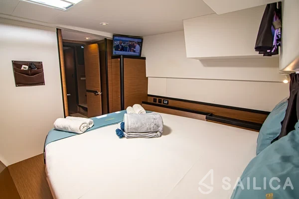 Lagoon 42 - Yacht Charter Sailica
