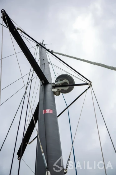 Lagoon 42 - Yacht Charter Sailica
