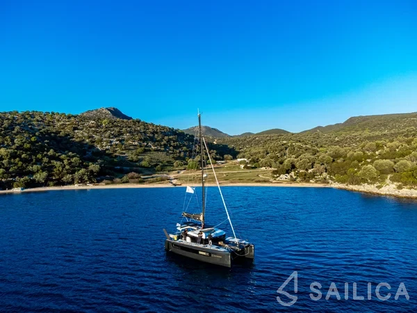 Lagoon 40 - Yacht Charter Sailica