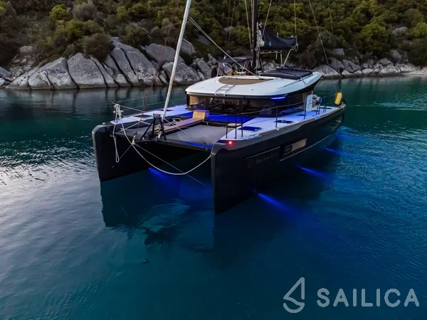 Lagoon 40 - Yacht Charter Sailica
