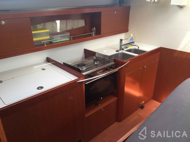 Oceanis 50 Family - Yacht Charter Sailica