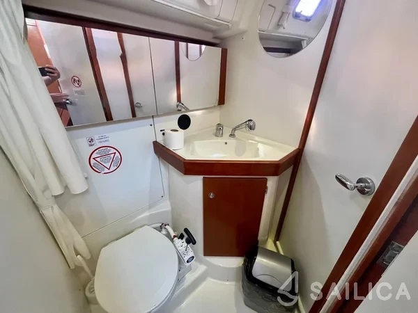 Oceanis 50 Family - Yacht Charter Sailica