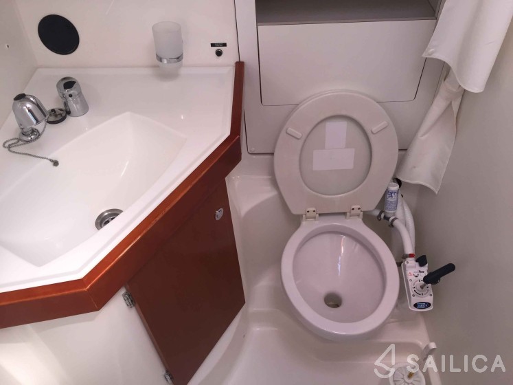 Oceanis 50 Family - Yacht Charter Sailica