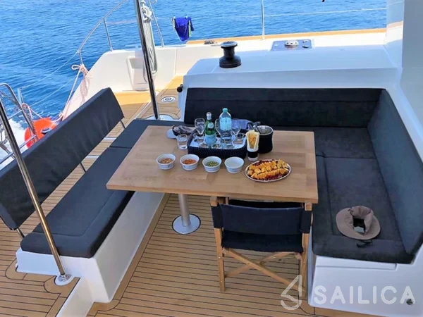 Lagoon 450 S - 4 + 2 cab. - Yacht Charter Sailica