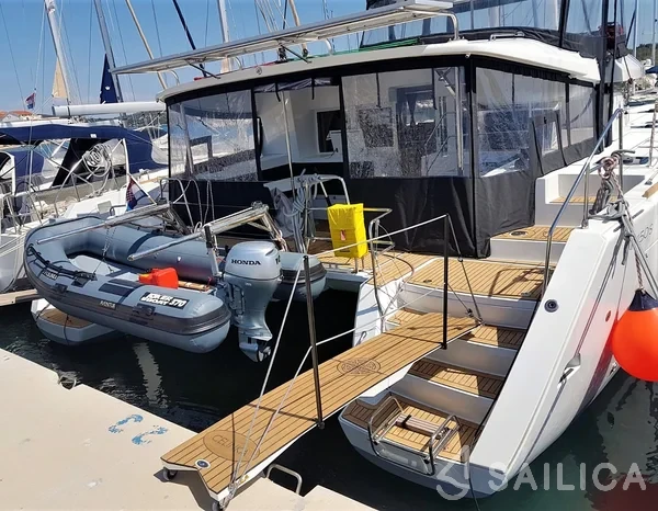 Lagoon 450 S - 4 + 2 cab. - Yacht Charter Sailica