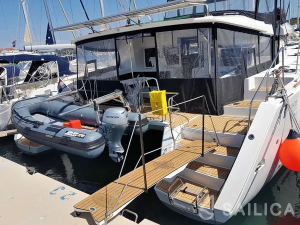 Lagoon 450 S - 4 + 2 cab. - Yacht Charter Sailica