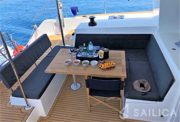 Lagoon 450 S - 4 + 2 cab. - Yacht Charter Sailica