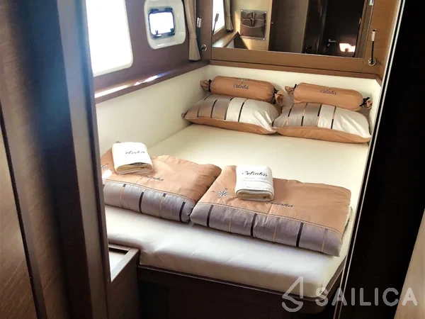 Lagoon 450 S - 4 + 2 cab. - Yacht Charter Sailica