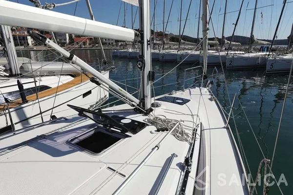 Bavaria 33 Cruiser - Yacht Charter Sailica