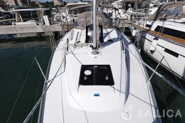 Bavaria 33 Cruiser - Yacht Charter Sailica