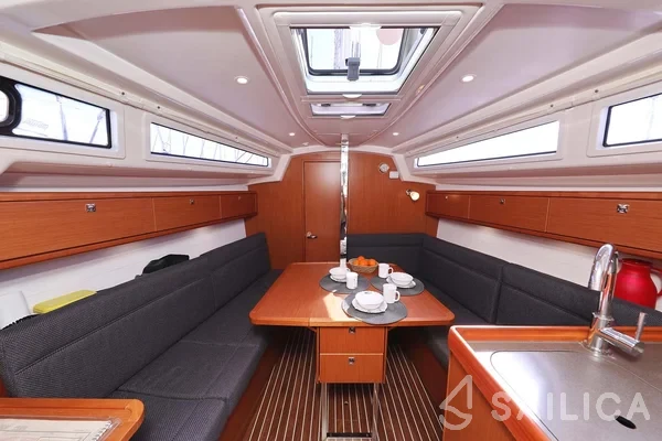 Bavaria 33 Cruiser - Yacht Charter Sailica