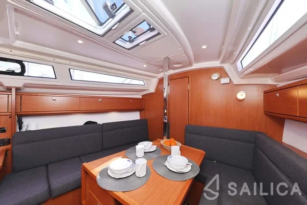 Bavaria 33 Cruiser - Yacht Charter Sailica