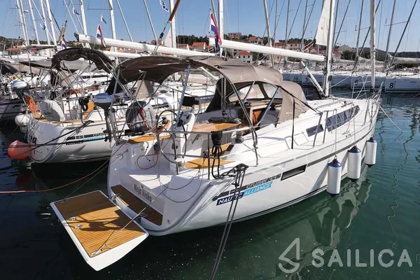 Bavaria 33 Cruiser - Yacht Charter Sailica