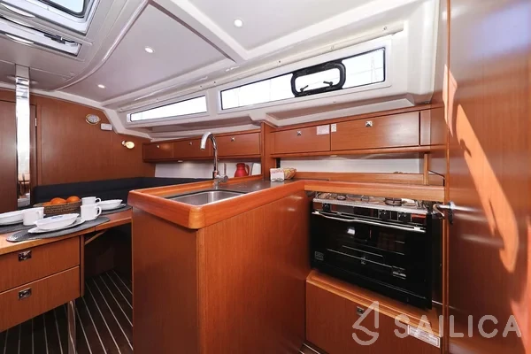 Bavaria 33 Cruiser - Yacht Charter Sailica