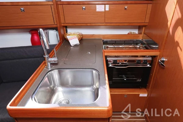 Bavaria 33 Cruiser - Yacht Charter Sailica