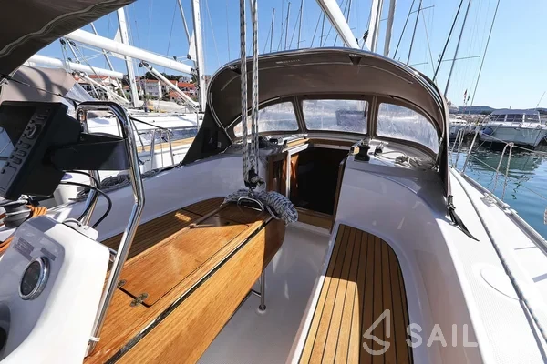 Bavaria 33 Cruiser - Yacht Charter Sailica