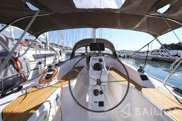 Bavaria 33 Cruiser - Yacht Charter Sailica