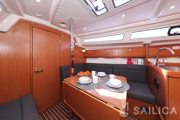 Bavaria 33 Cruiser - Yacht Charter Sailica