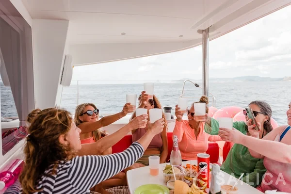 Lagoon 400 - Yacht Charter Sailica